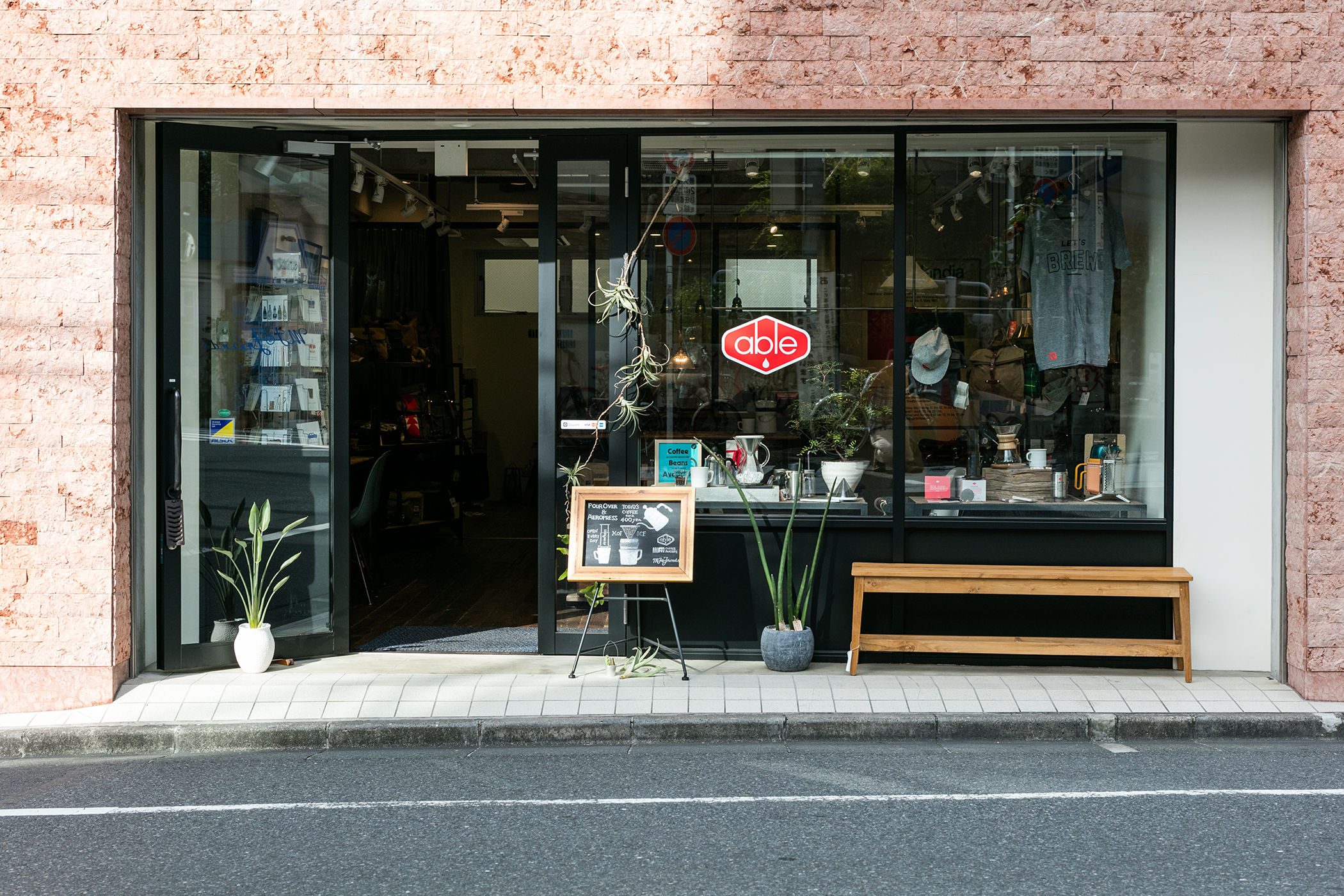 MJ & Friends店舗